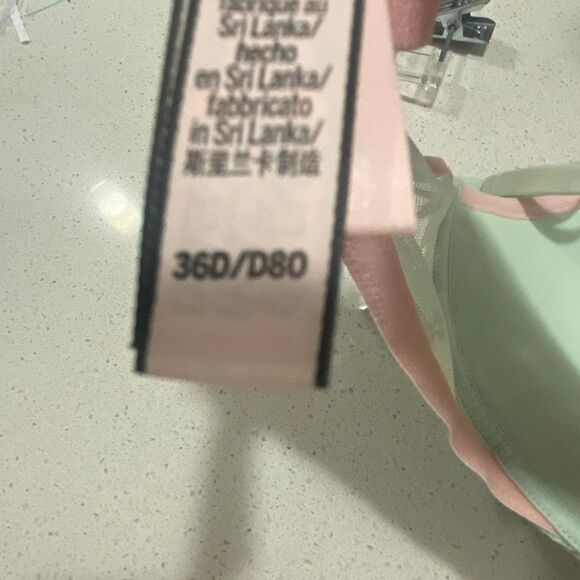 Victoria’s Secret bra padded no wire bra size 36D - Picture 9 of 9